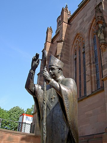 Estátua de Burcardo de Vórmia, na catedral de São Pedro, Vórmia, Alemanha.